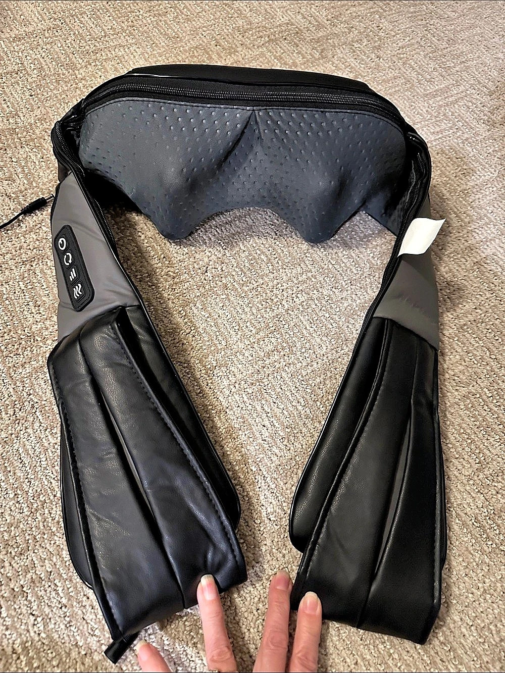 Nekteck Wearable massager in Black with heat